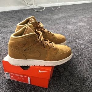 Air Jordan 1 Mid GS Wheat Golden Harvest Sail
